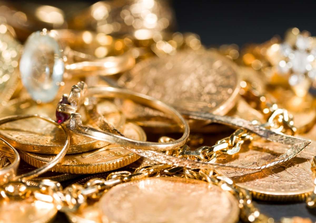Scrap and broken gold jewelry